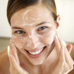 moisturize face