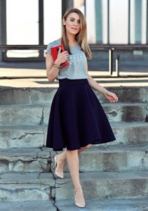 Short sleevw t-shirt and midi skirt