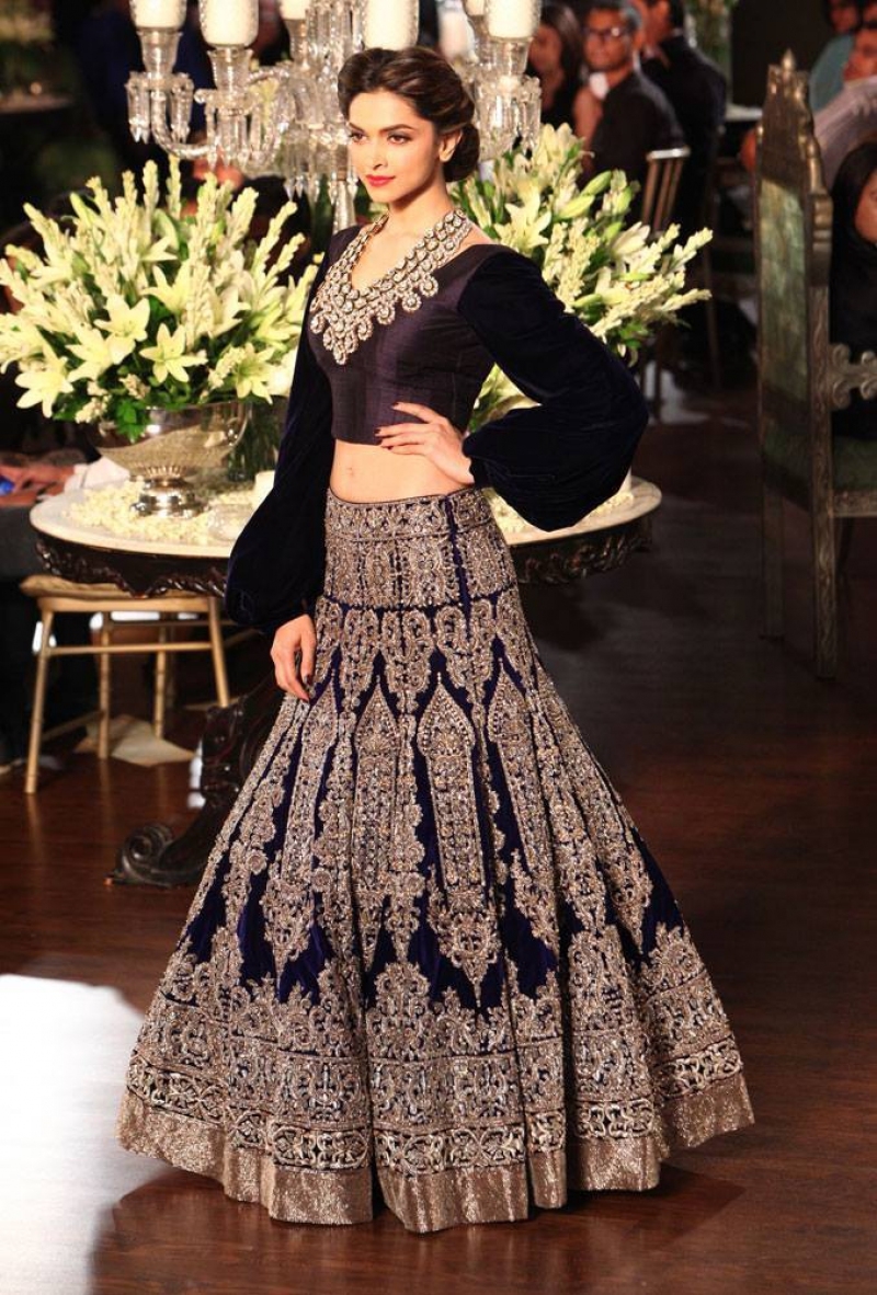 blue bridal lehnga by manish malhotra