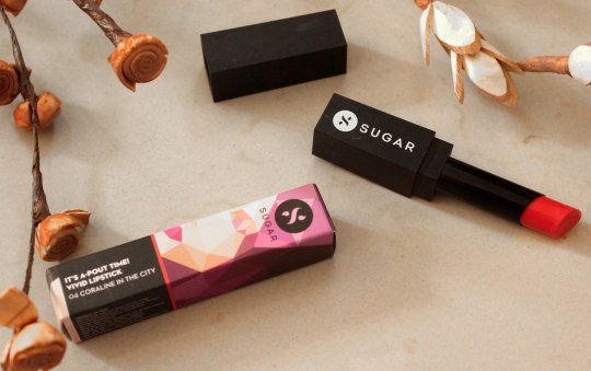 sugar cosmetics its a pout time vivid lipstick