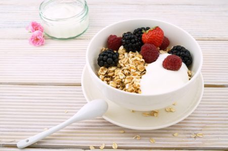 A Night Eater 6 Late Night Snacks That Are Good For You Oatmeal with Berries