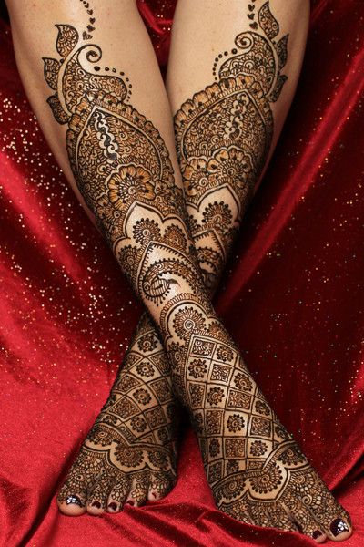 bridal mehndi for legs design