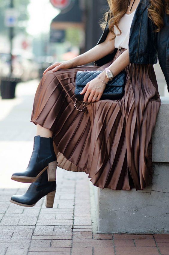 how to style pleated skirt in winter