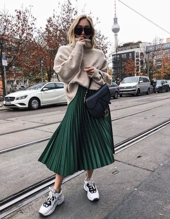 pleated skirt with oversized kint wear