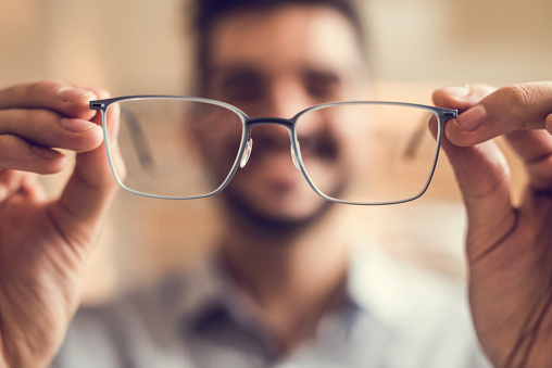 Choosing the Right Eyewear Frames