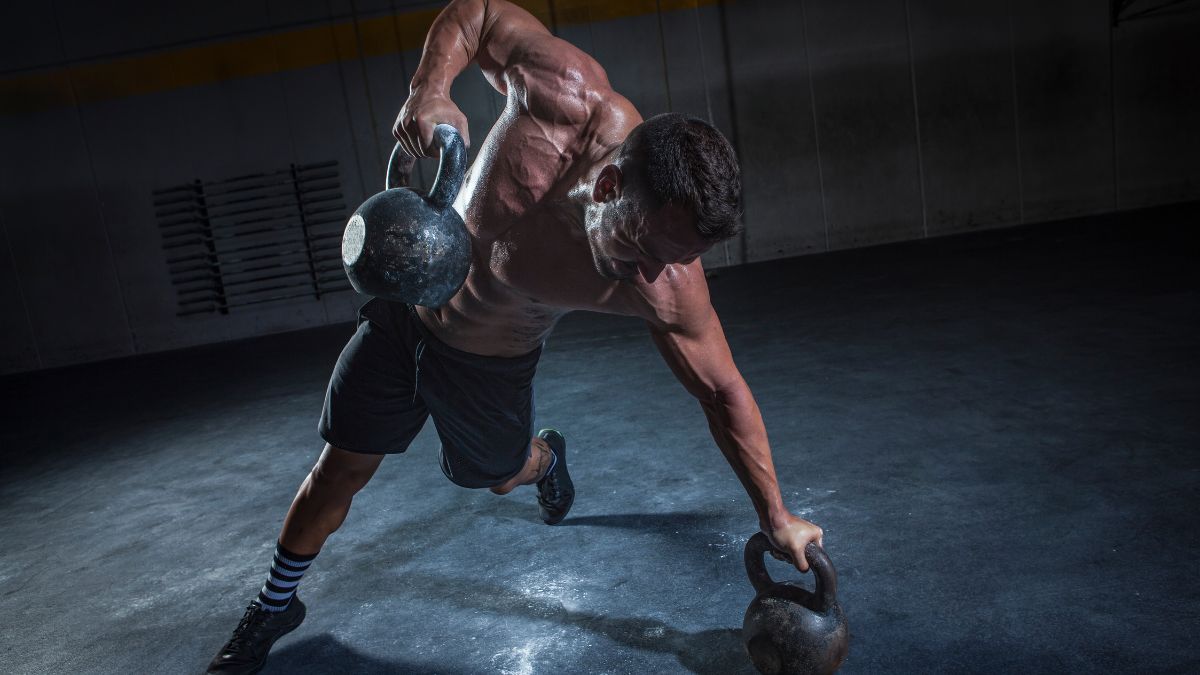 How to Perform a Renegade Row, Straight From a Trainer