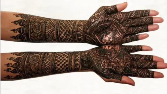 Perfectly Synchronized Wedding Dulhan Mehndi Designs